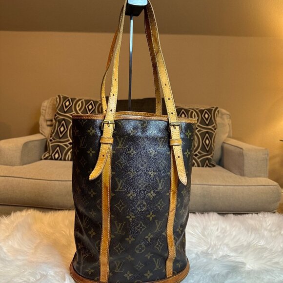 Authentic Louis Vuitton Monogram Marais GM Bucket Bag - Picture 3 of 16